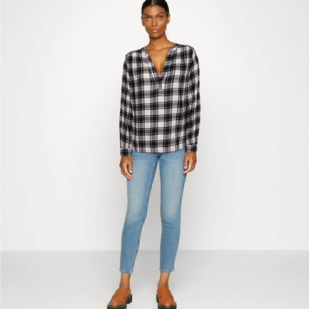 New women’s GAP plaid shirt top blouse checks sz small new with tags long sleeve